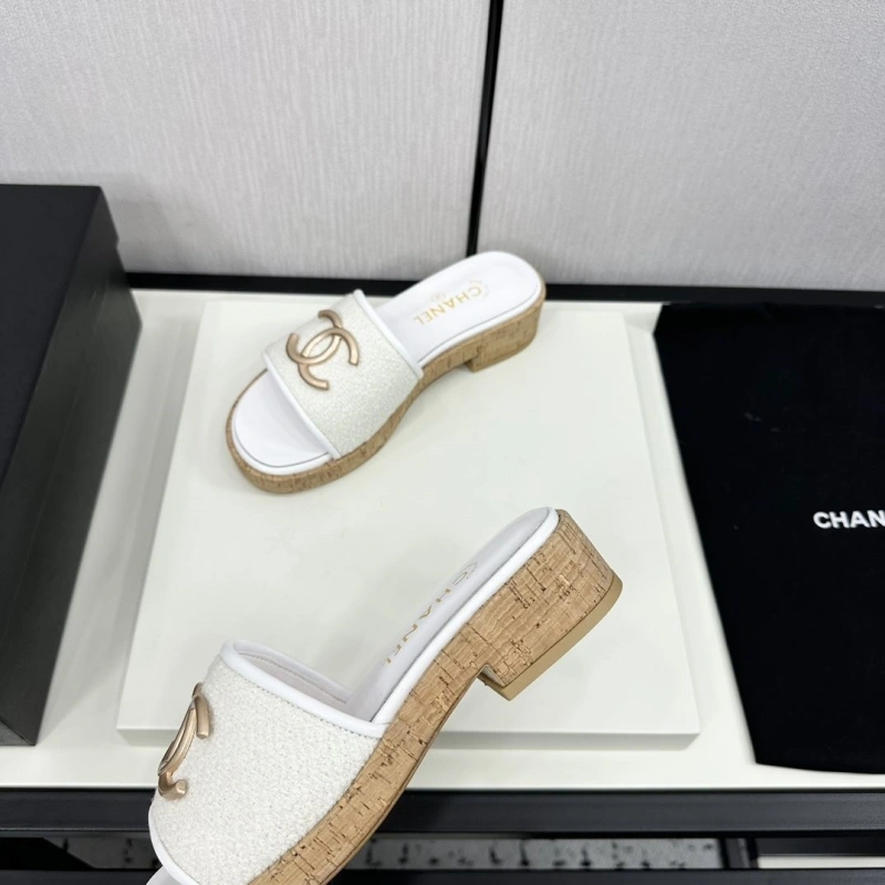Vibrant Chxnxl Slippers 128162
