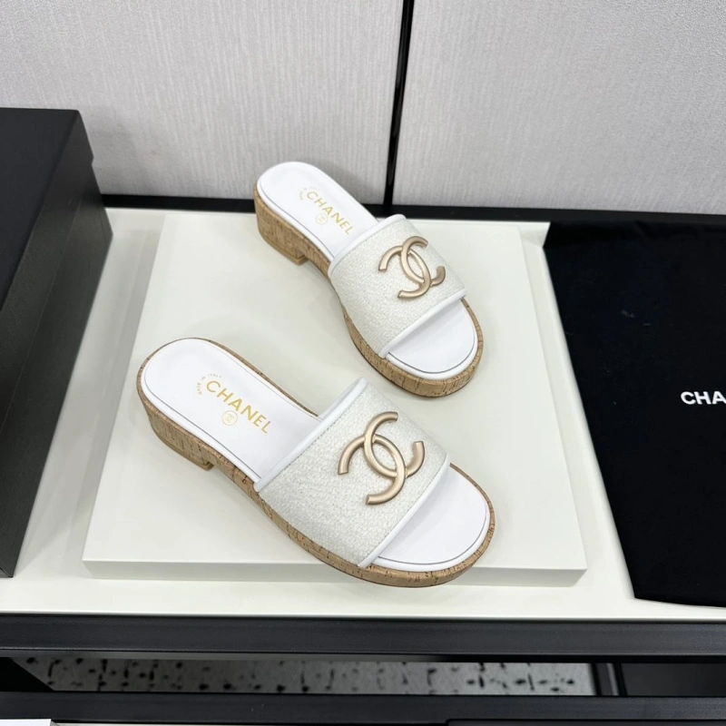Vibrant Chxnxl Slippers 128162