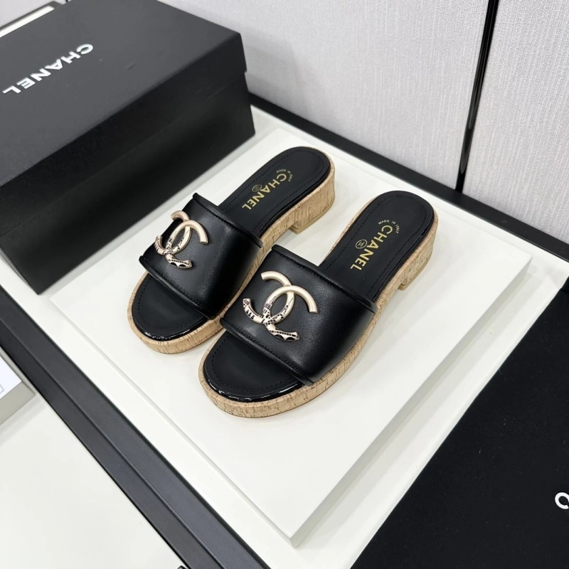 Trendy Chxnxl Slippers 128160
