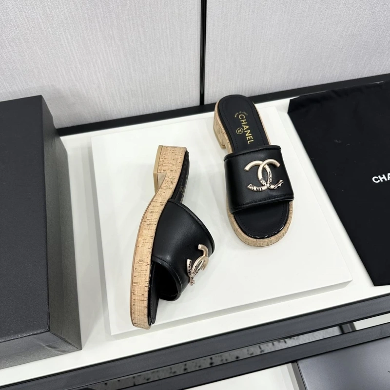 Trendy Chxnxl Slippers 128160