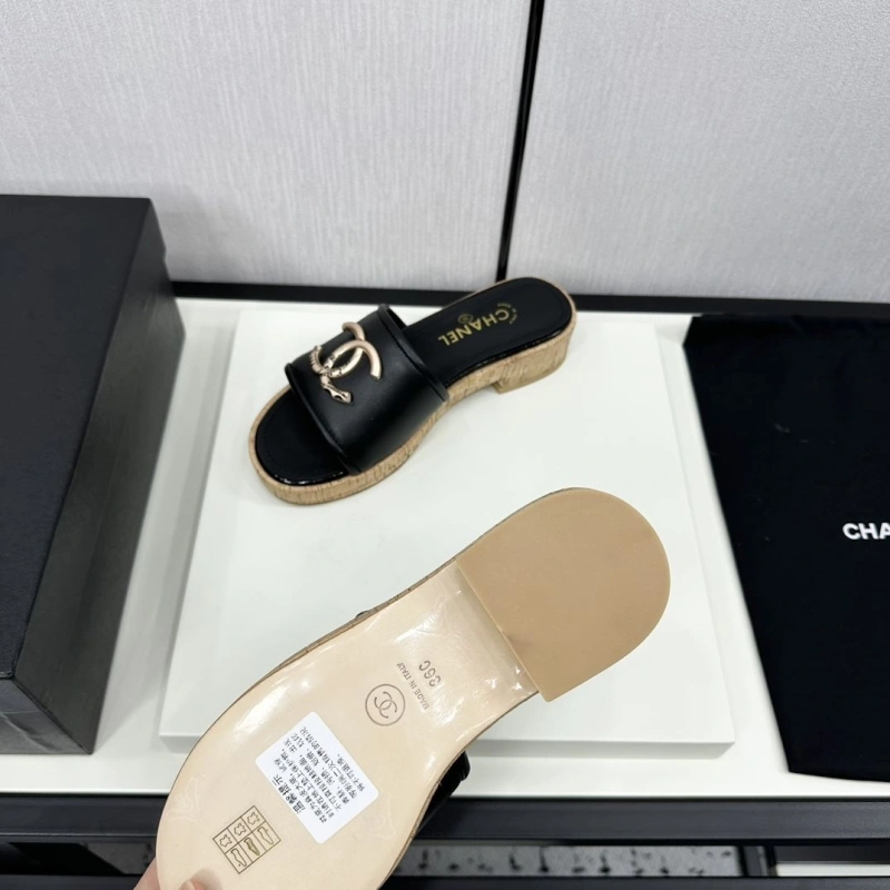 Trendy Chxnxl Slippers 128160
