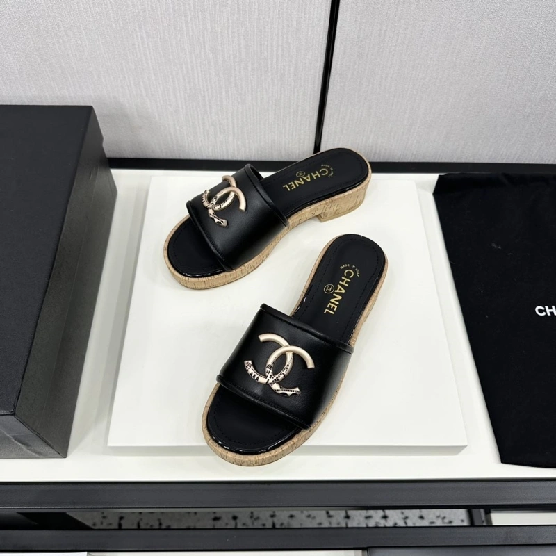 Trendy Chxnxl Slippers 128160
