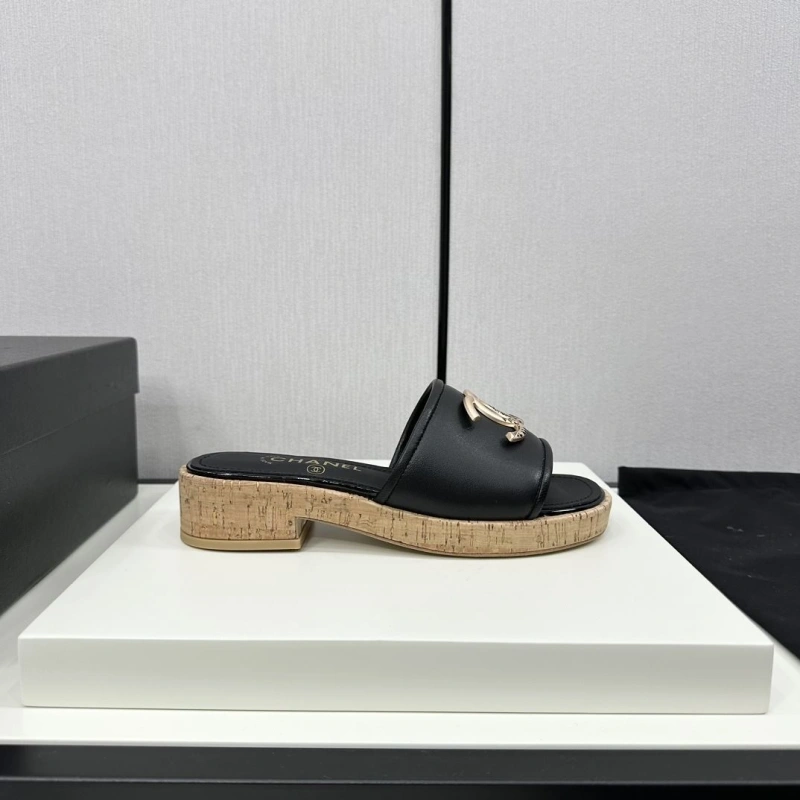 Trendy Chxnxl Slippers 128160