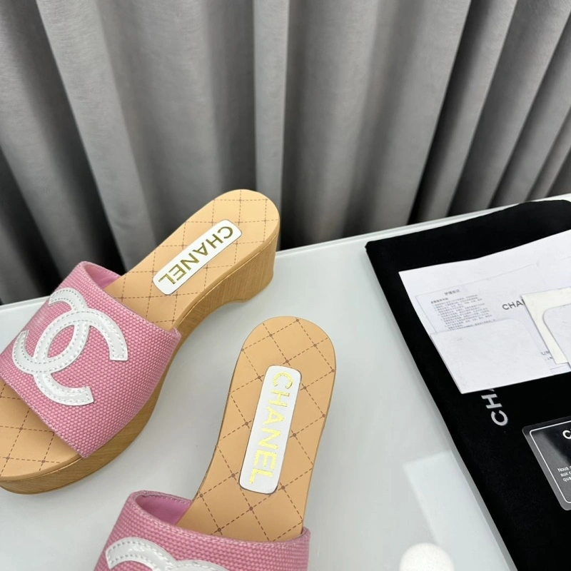 Durable Chxnxl Slippers 128153