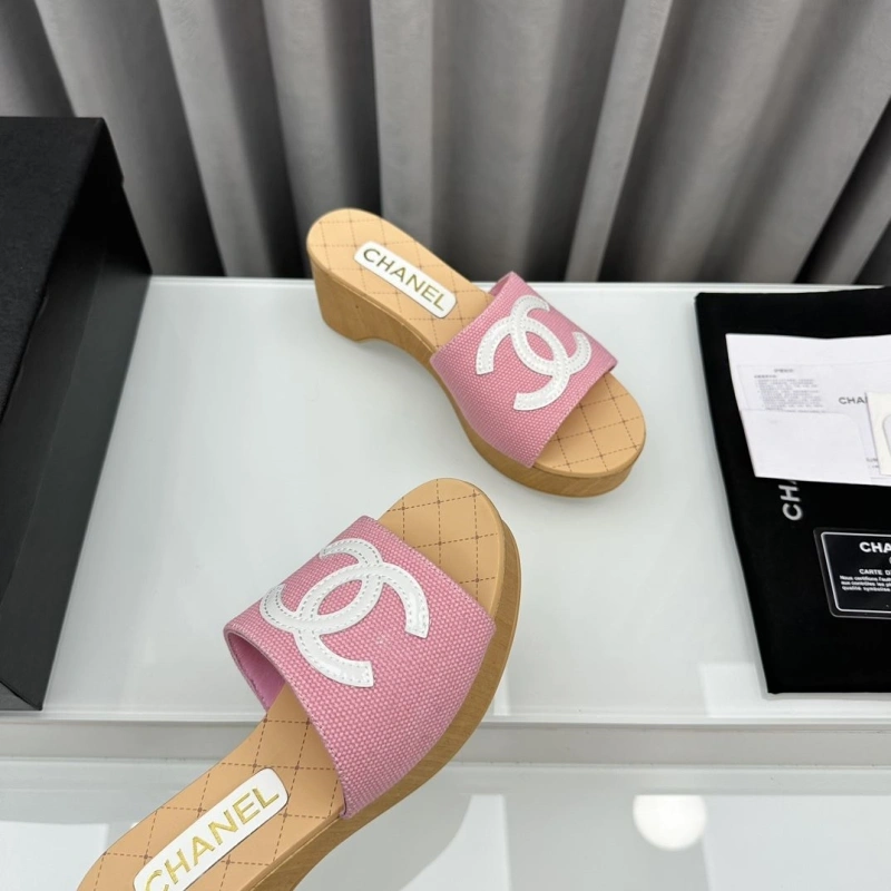 Durable Chxnxl Slippers 128153
