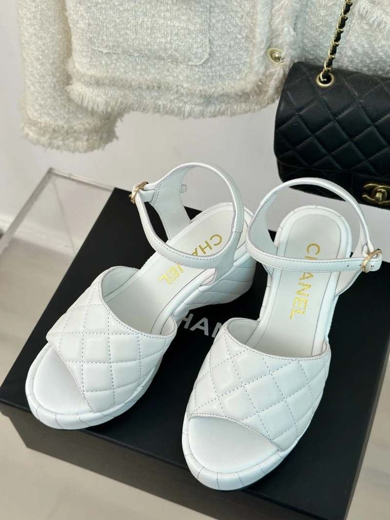 NewStyle Chxnxl Sandals 128572