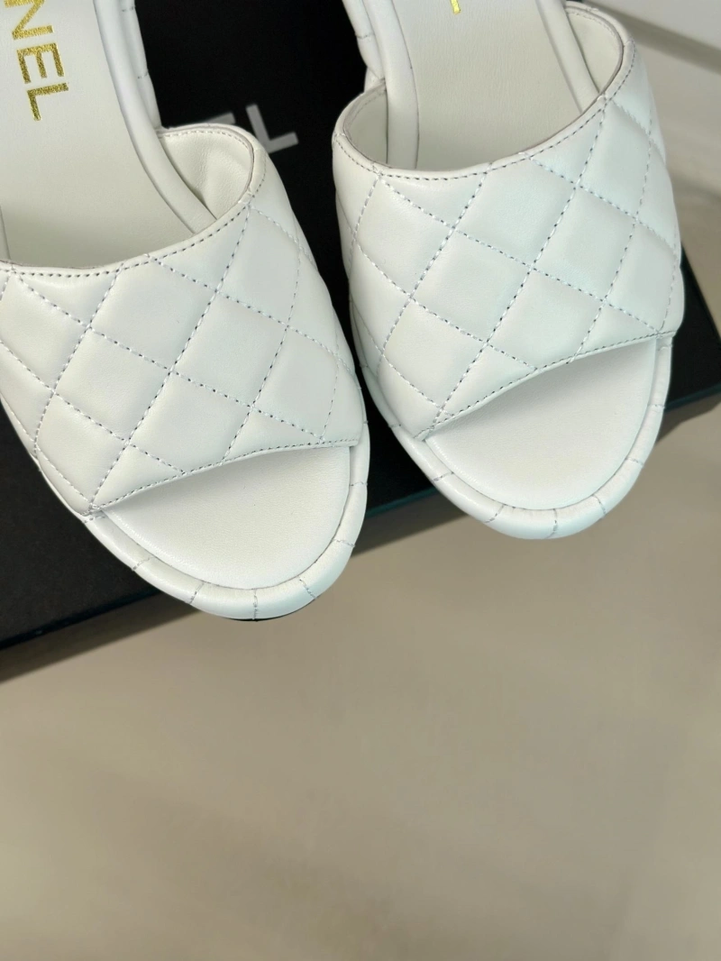 NewStyle Chxnxl Sandals 128572