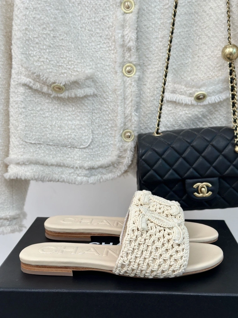 Bold Chxnxl Slippers 128142