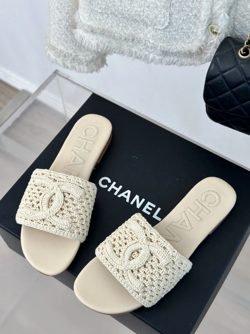 Bold Chxnxl Slippers 128142