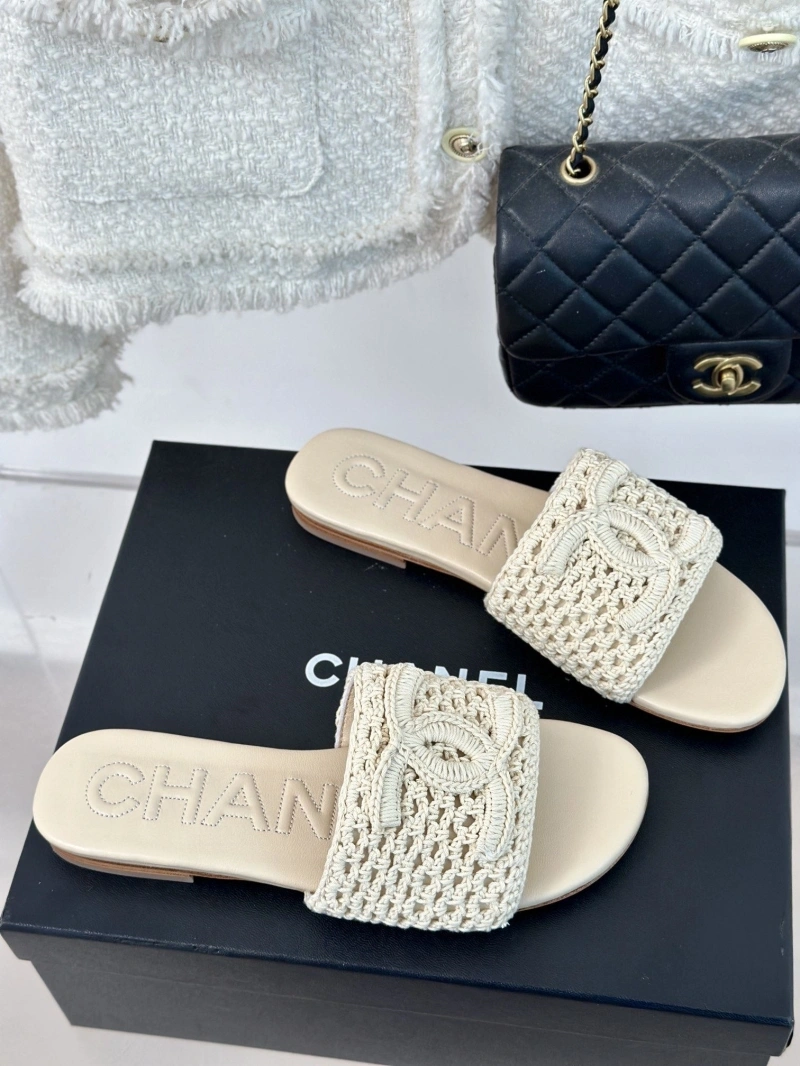 Bold Chxnxl Slippers 128142