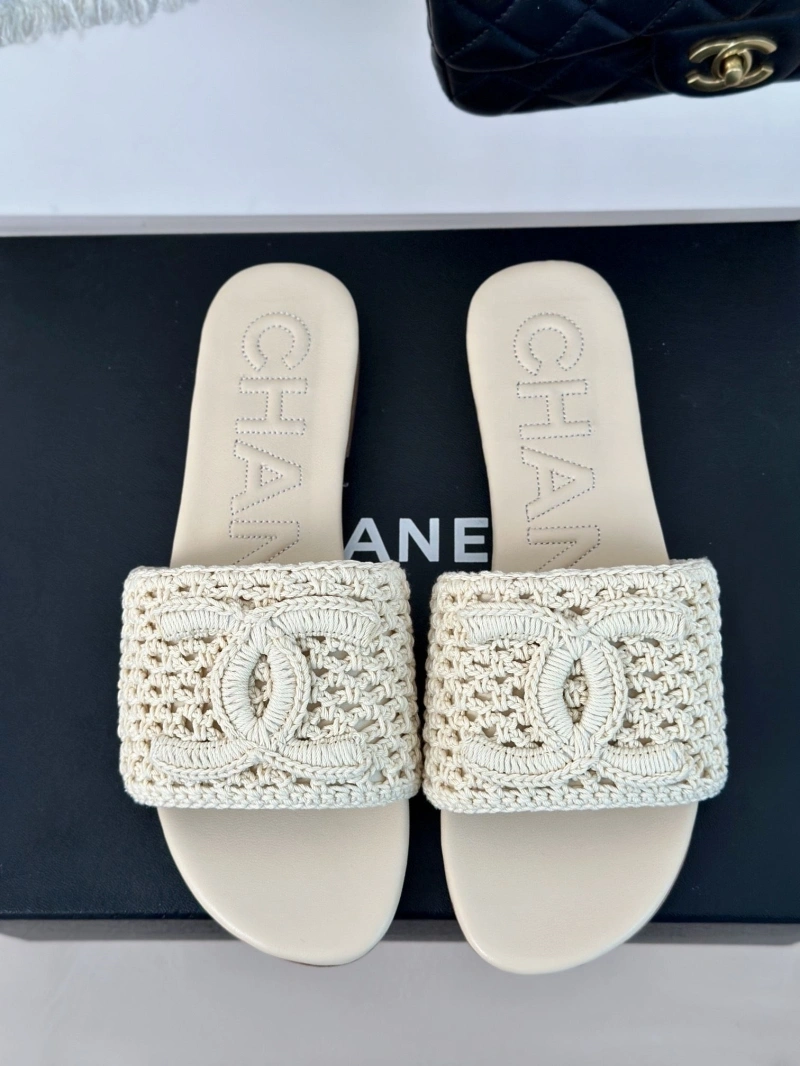 Bold Chxnxl Slippers 128142