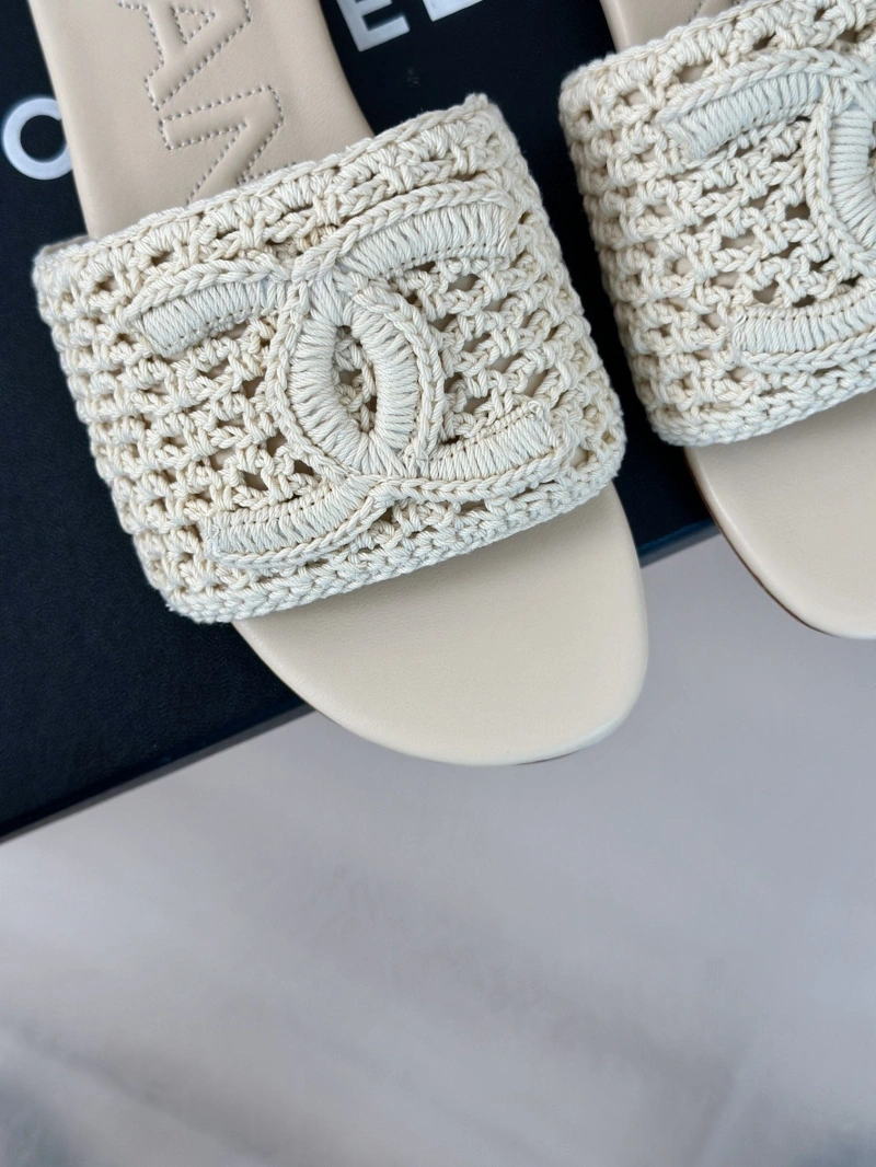 Bold Chxnxl Slippers 128142