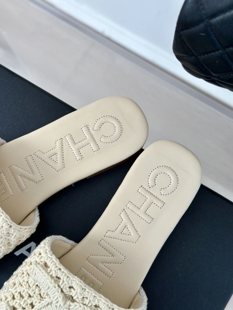 Bold Chxnxl Slippers 128142