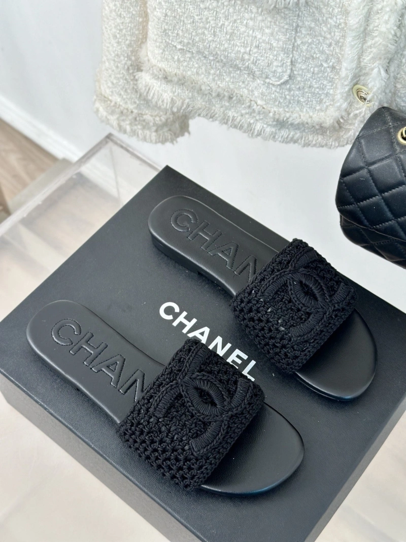 DailyWear Chxnxl Slippers 128143