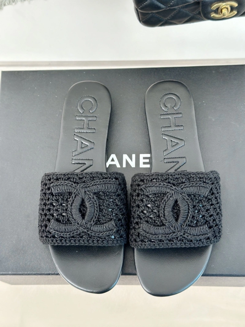 DailyWear Chxnxl Slippers 128143