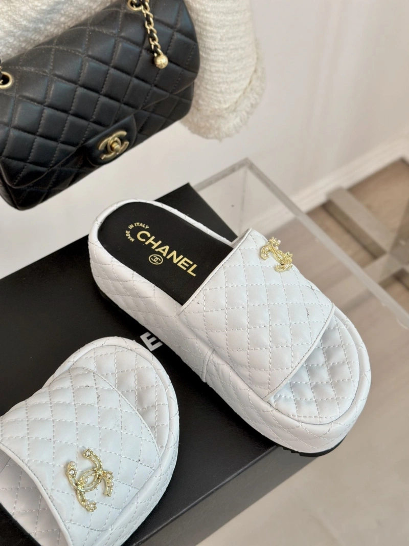 Flexible Chxnxl Slippers 128135