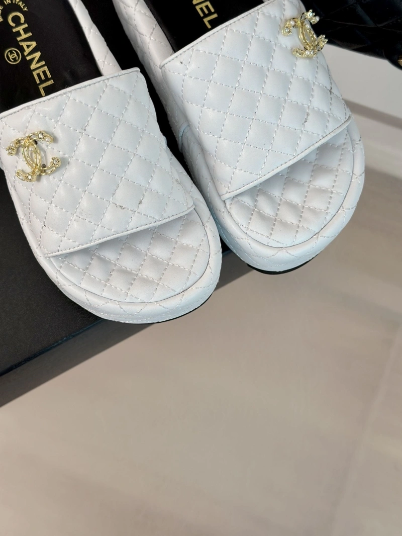 Flexible Chxnxl Slippers 128135