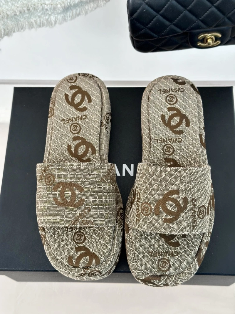 Compact Chxnxl Slippers 128129