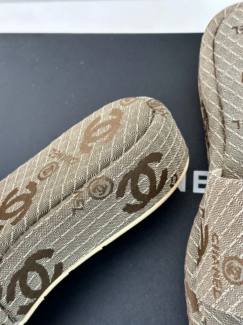 Compact Chxnxl Slippers 128129