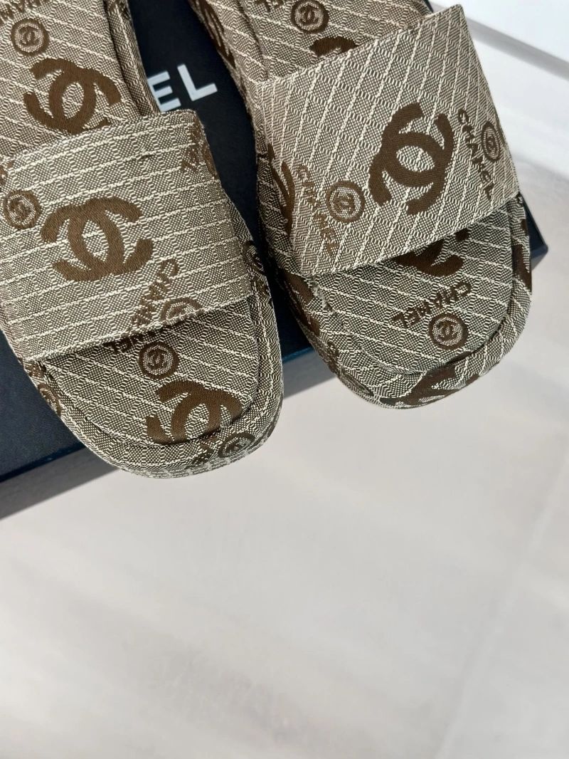 Compact Chxnxl Slippers 128129