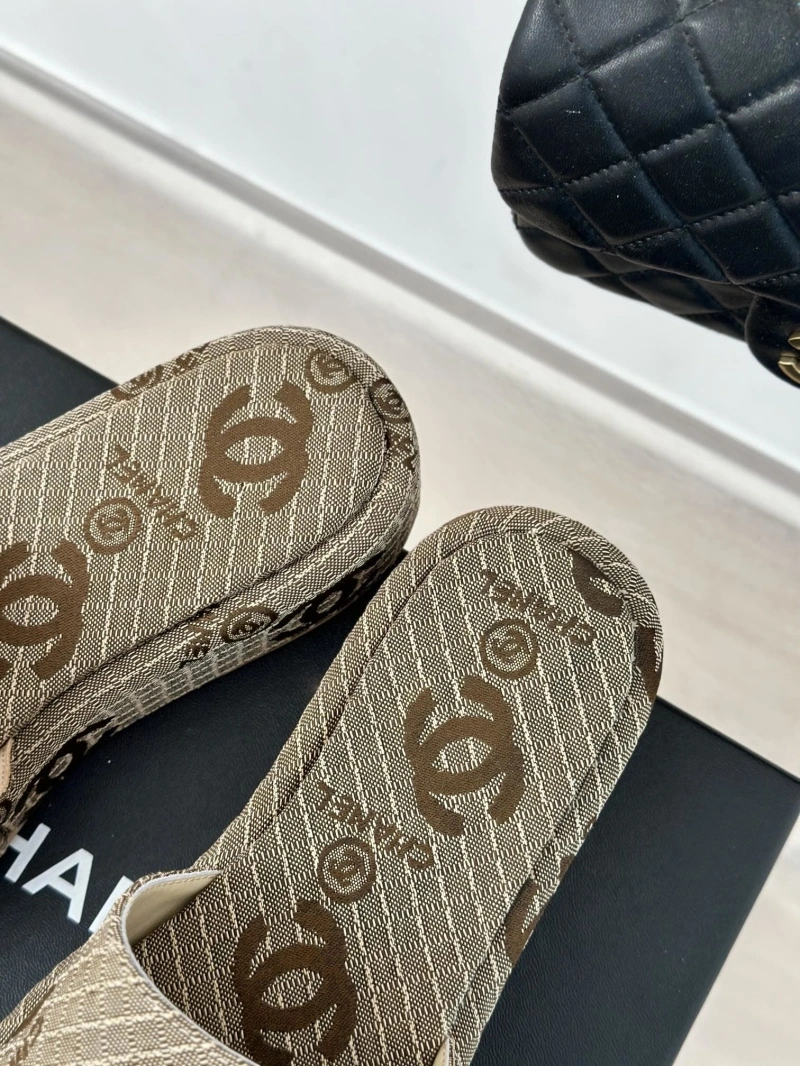 Compact Chxnxl Slippers 128129