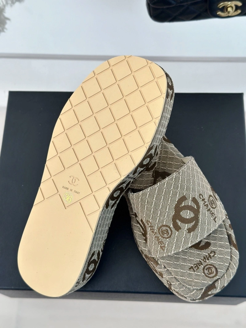 Compact Chxnxl Slippers 128129