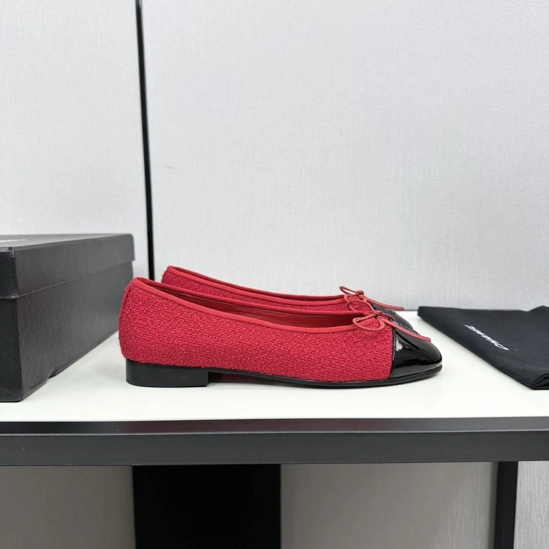 Bold Chxnxl Flat Shoes 129174