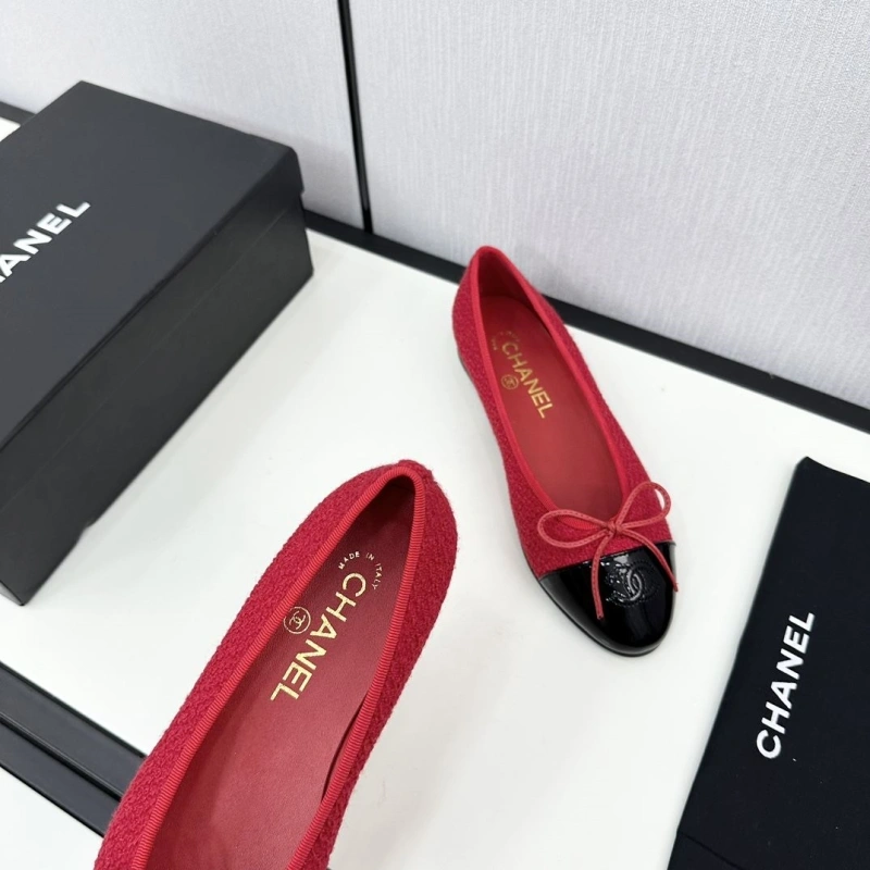 Bold Chxnxl Flat Shoes 129174