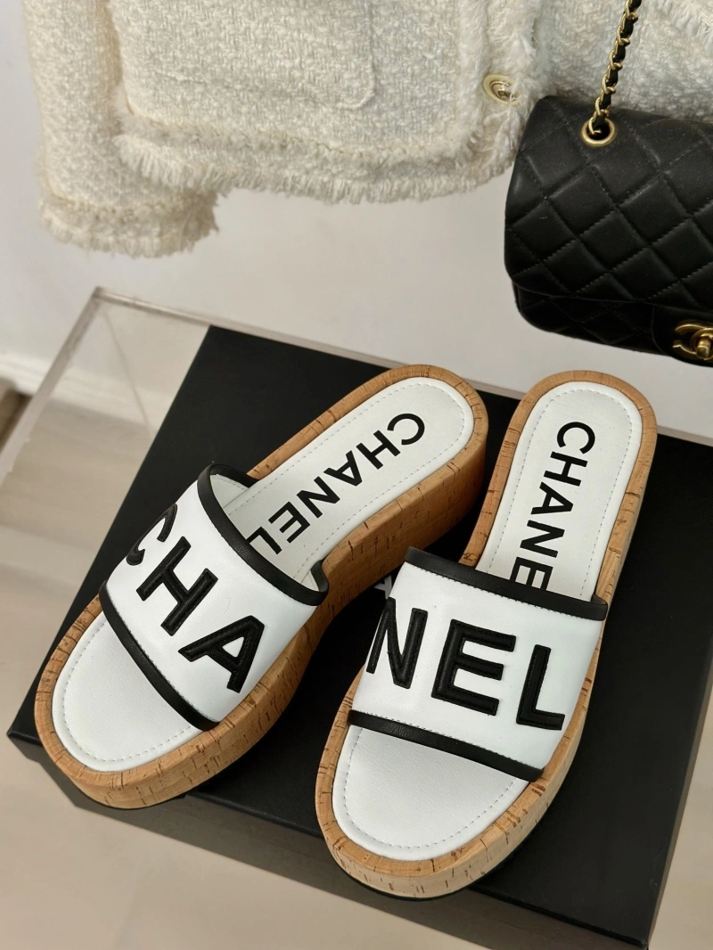 Unique Chxnxl Slippers 128103