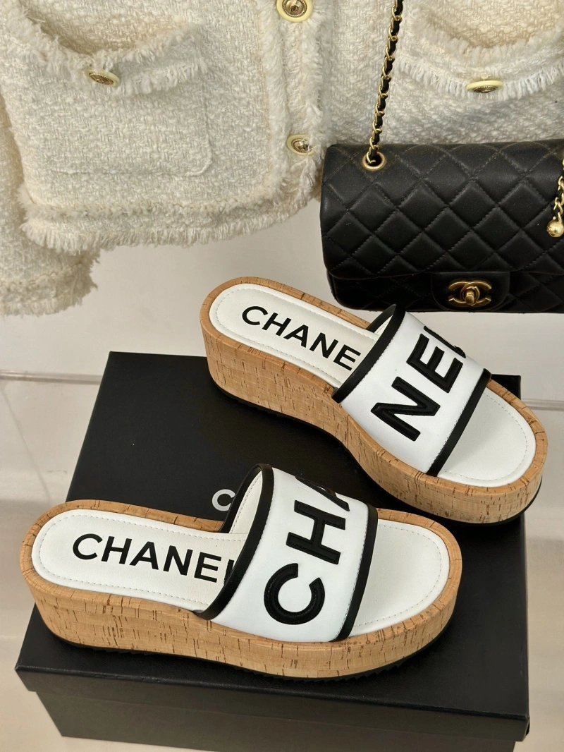 Unique Chxnxl Slippers 128103