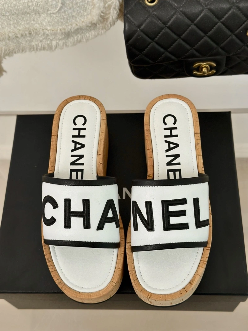 Unique Chxnxl Slippers 128103