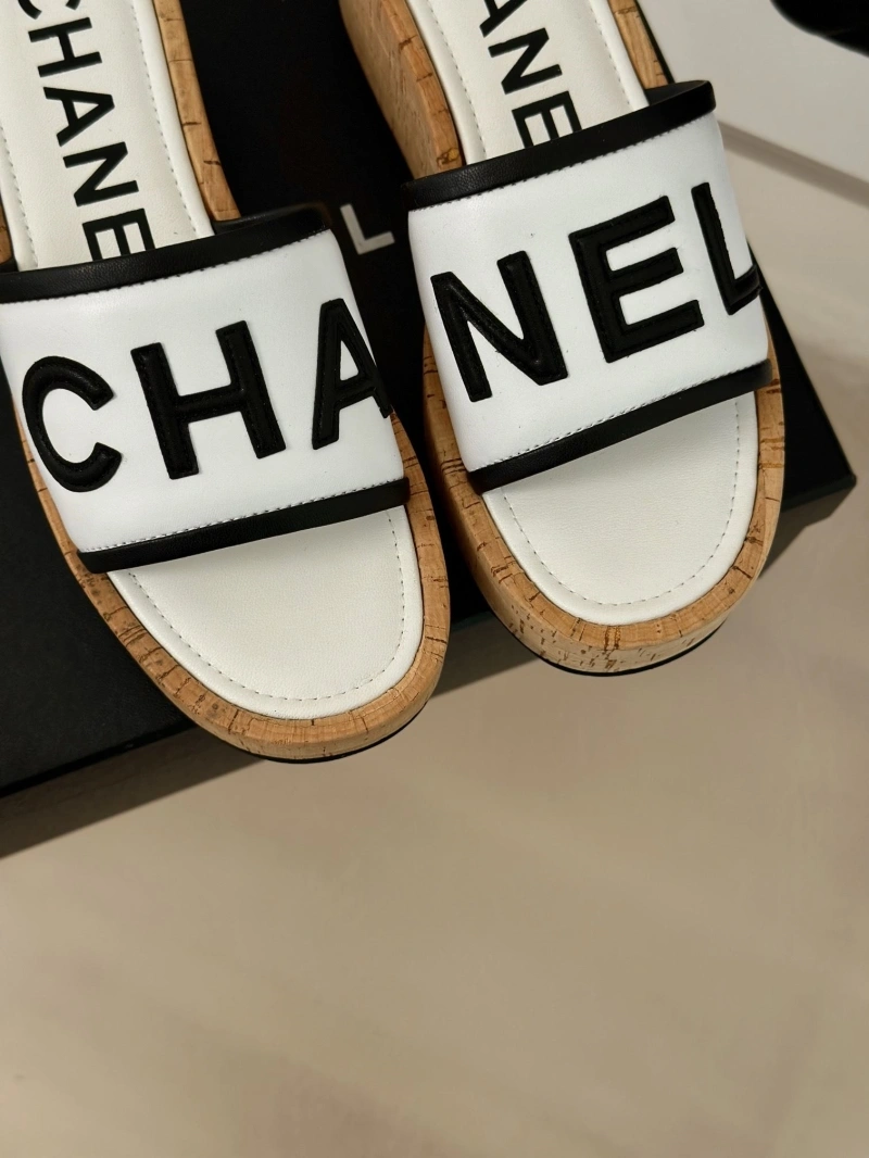 Unique Chxnxl Slippers 128103