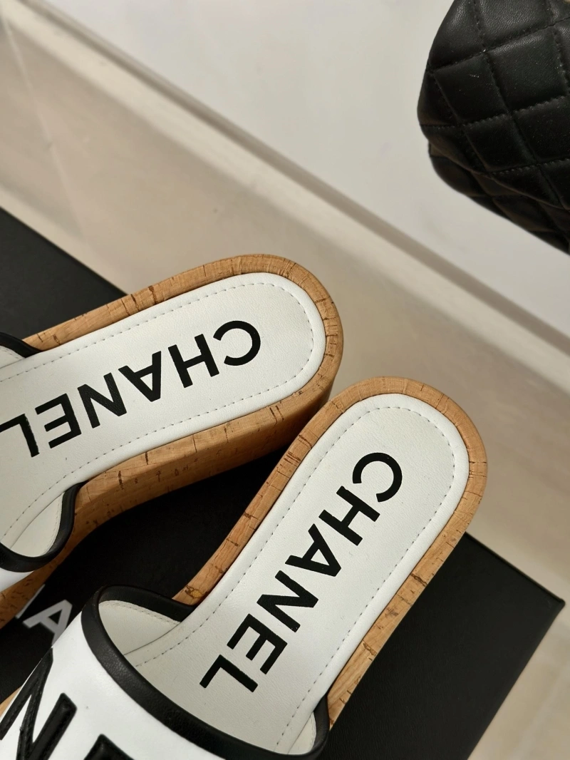Unique Chxnxl Slippers 128103