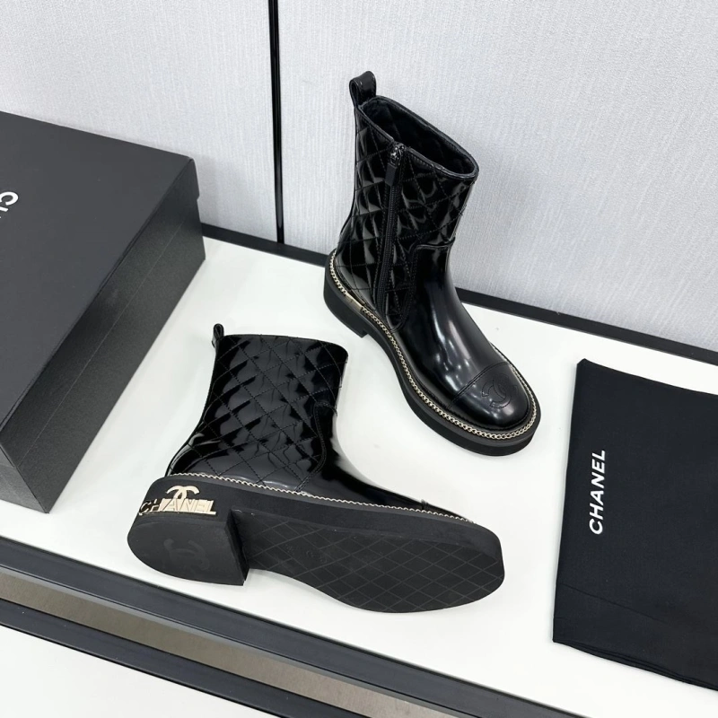 Versatile Chxnxl Boots 129707