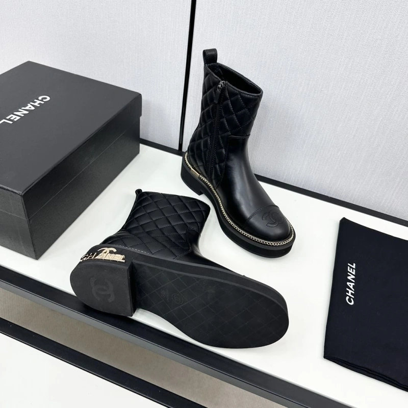 Versatile Chxnxl Boots 129707