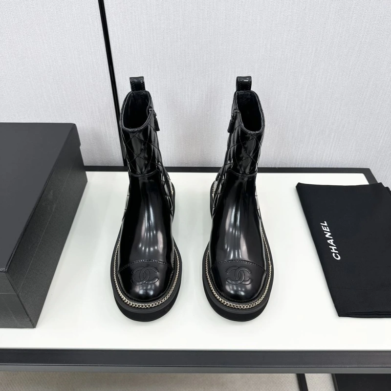 Versatile Chxnxl Boots 129707