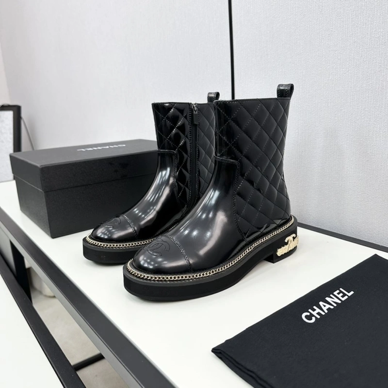 Versatile Chxnxl Boots 129707