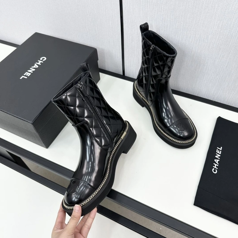 Versatile Chxnxl Boots 129707