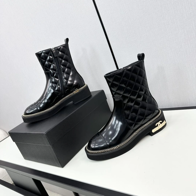 Versatile Chxnxl Boots 129707
