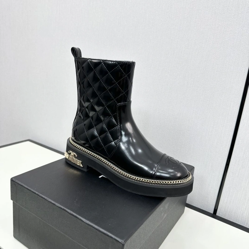 Versatile Chxnxl Boots 129707