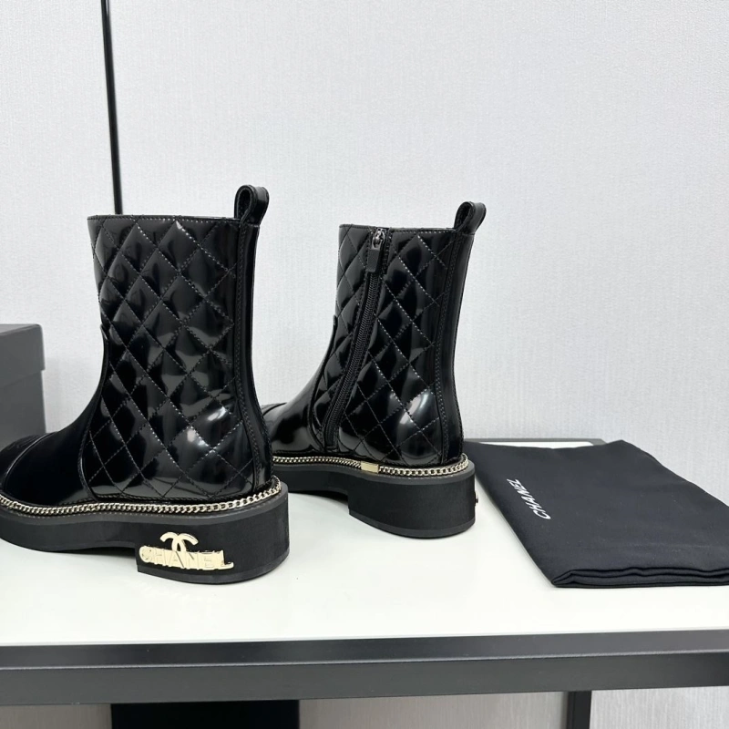 Versatile Chxnxl Boots 129707