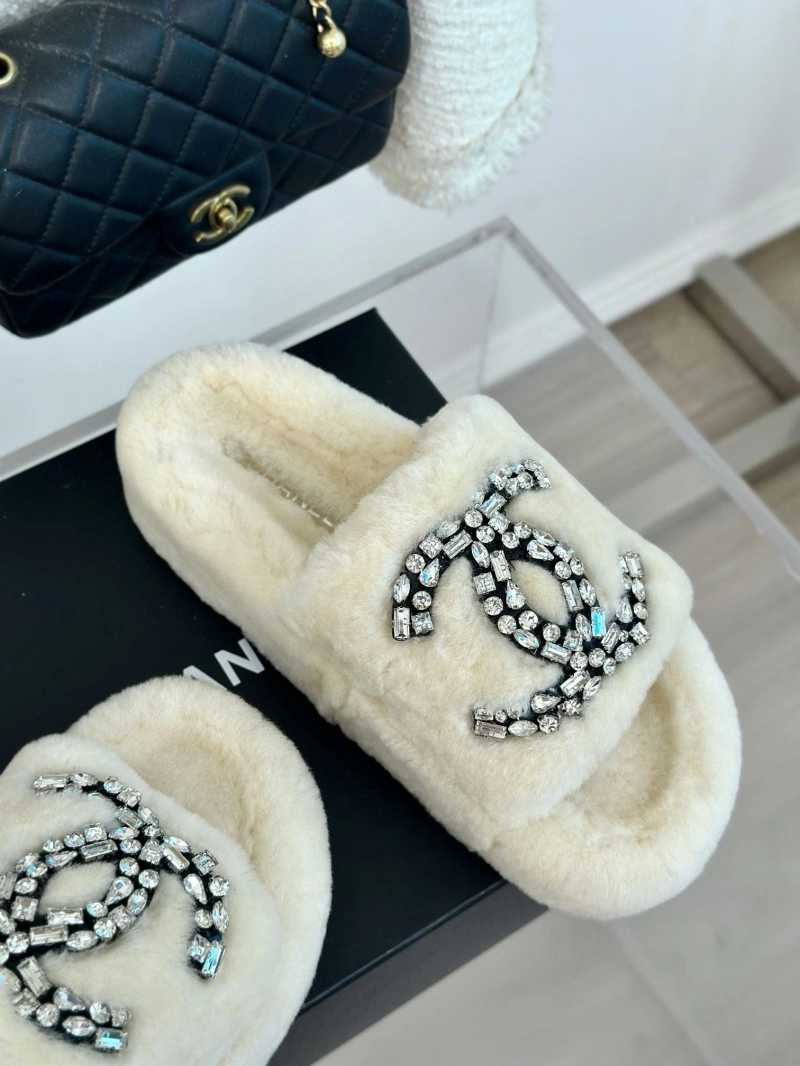Flexible Chxnxl Slippers 128113