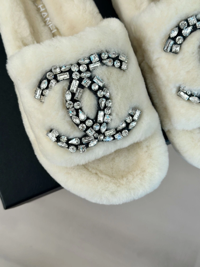 Flexible Chxnxl Slippers 128113