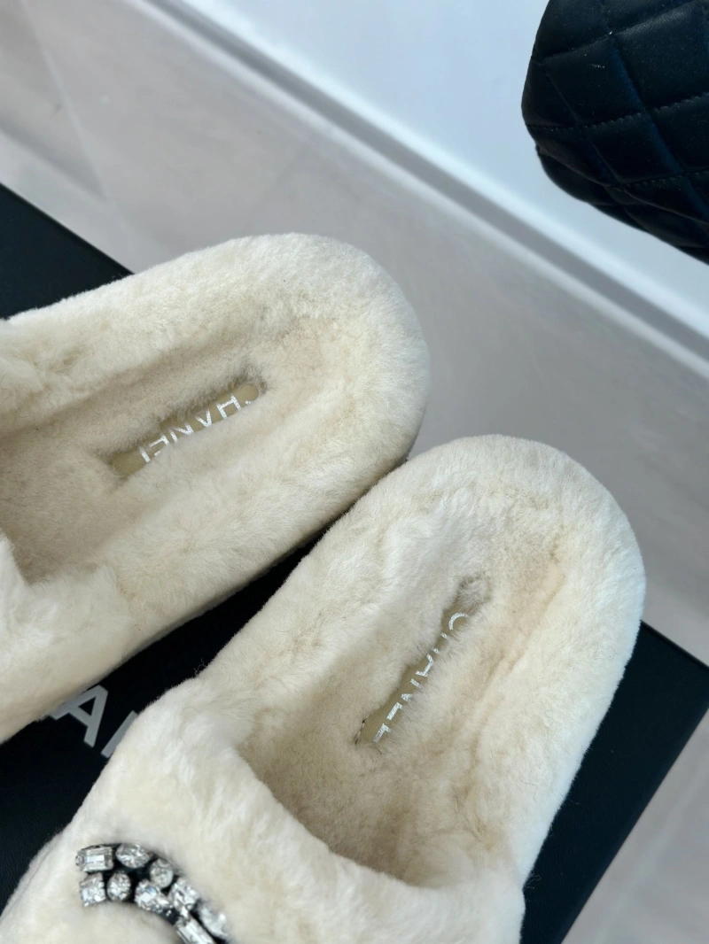Flexible Chxnxl Slippers 128113