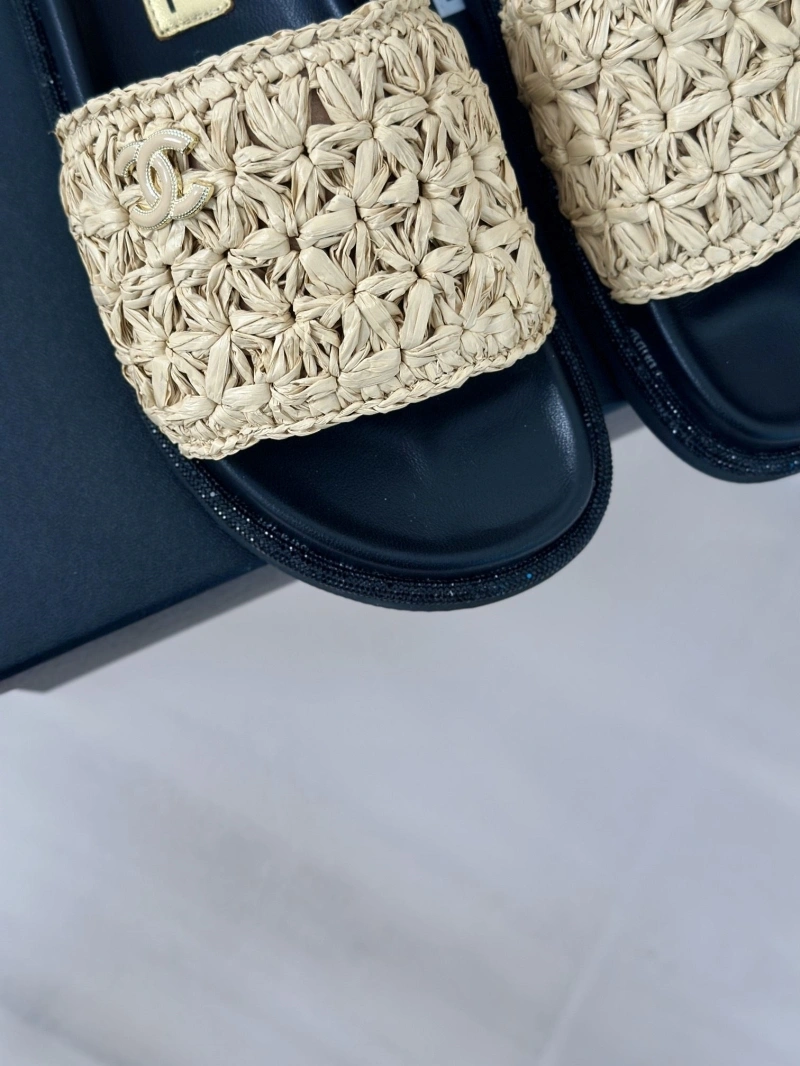 GoodFit Chxnxl Slippers 128108