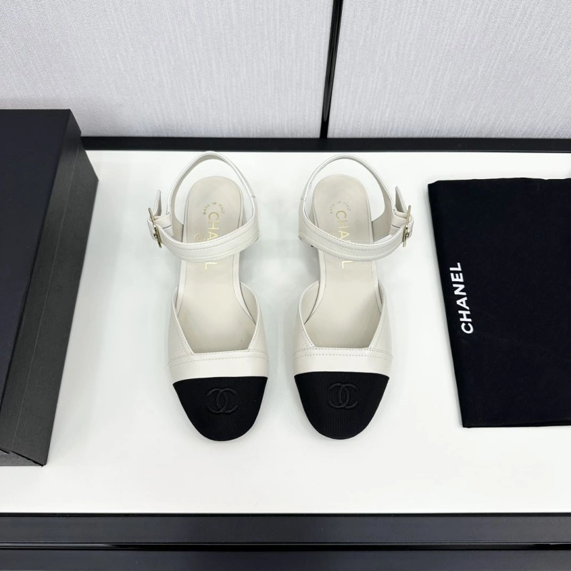 Trendsetting Chxnxl Sandals 128512