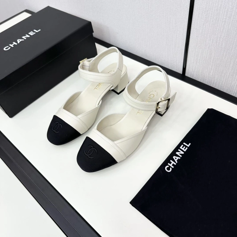Trendsetting Chxnxl Sandals 128512