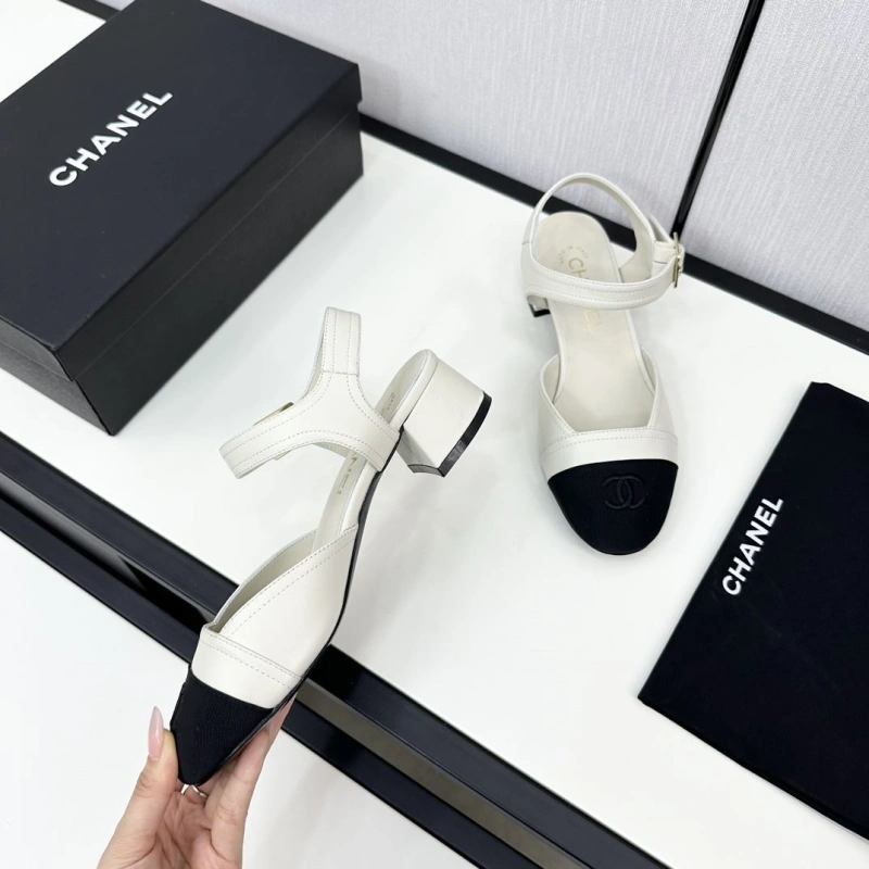 Trendsetting Chxnxl Sandals 128512
