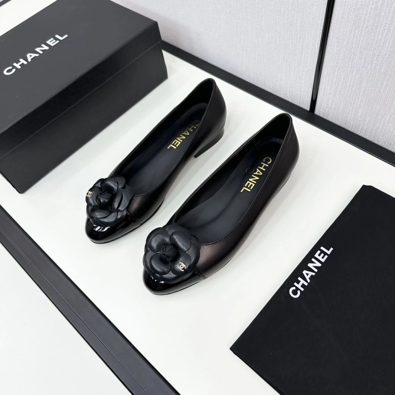 Refined Chxnxl Flat Shoes 129164