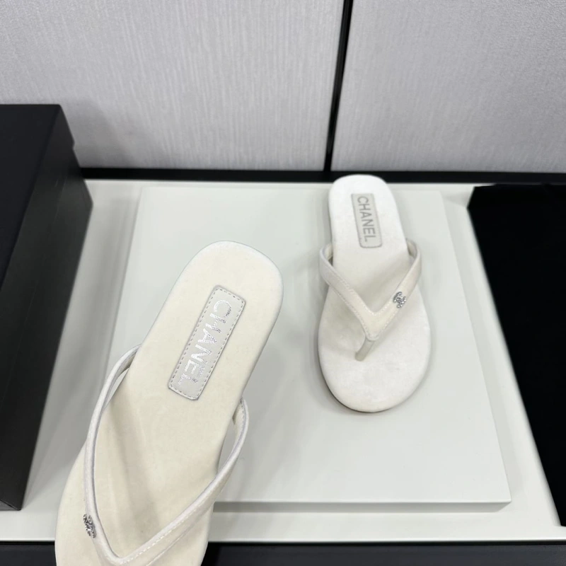 Stylish Chxnxl Slippers 128086
